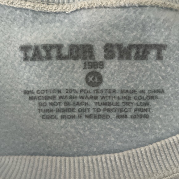Taylor Swift Light Blue 1989 Crewneck size XL - Picture 2 of 5